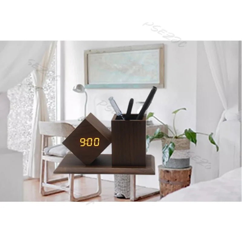 Réveil Bois Cube avec Porte-Stylo – Design Naturel et Épuré