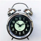 Réveil Vintage Double Cloche 3 Pouces argenté avec cadran noir et centre phosphorescent vert.