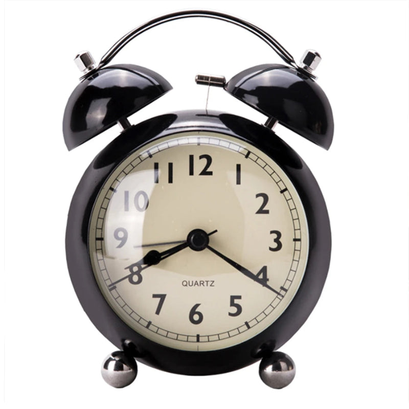 Réveil Vintage Métal Rouge avec Double Cloche de couleur noir sur fond blanc