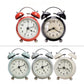 Réveil Vintage Métal avec Double Cloche  au nombre de cinq de differente couleur posé sur fond blanc